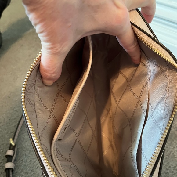 Michael Kors Jet Set Crossbody - Picture 8 of 14